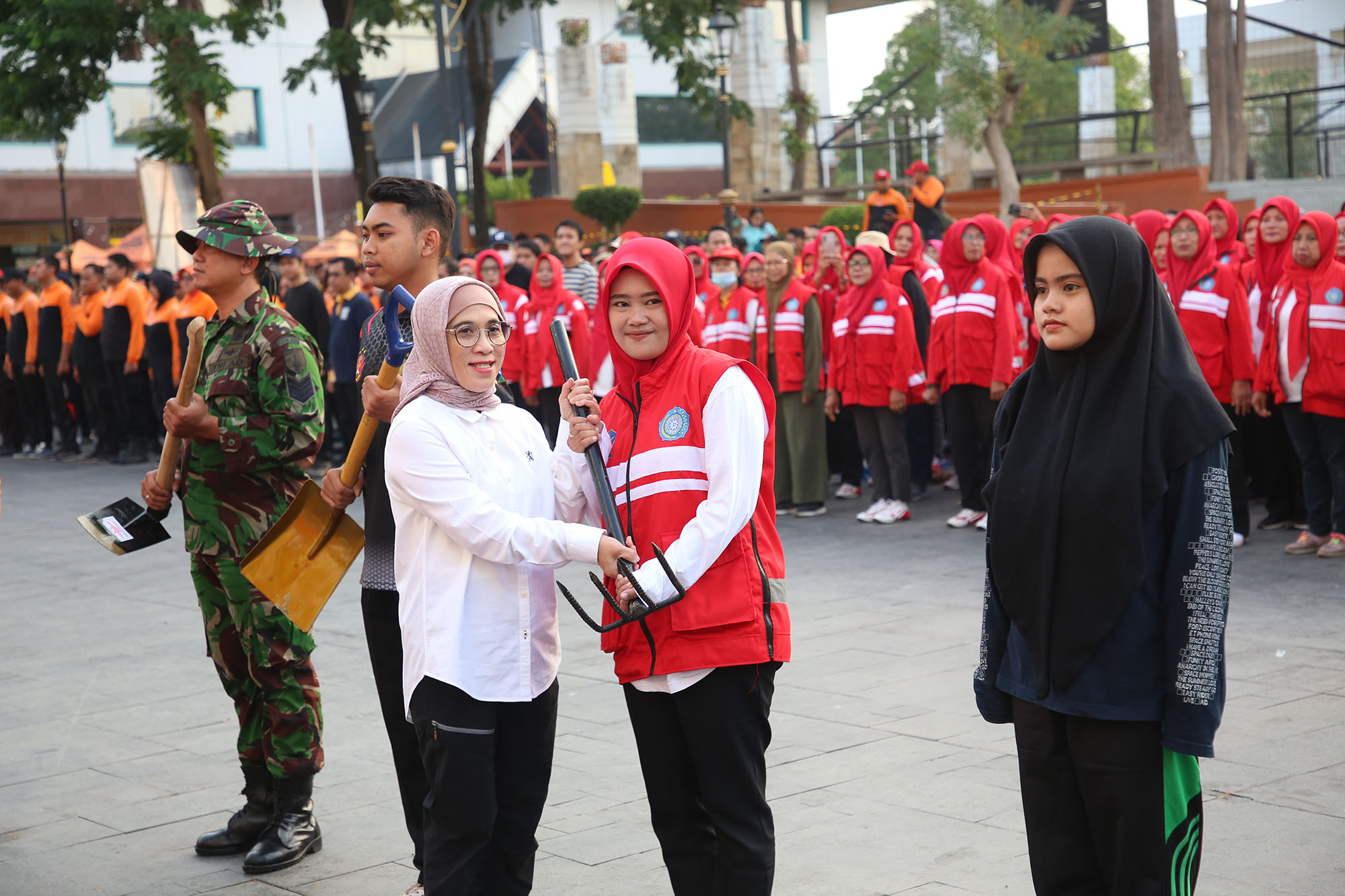 Bangun Kembali Semangat Gotong Royong Warga Menjaga Lingkungan 