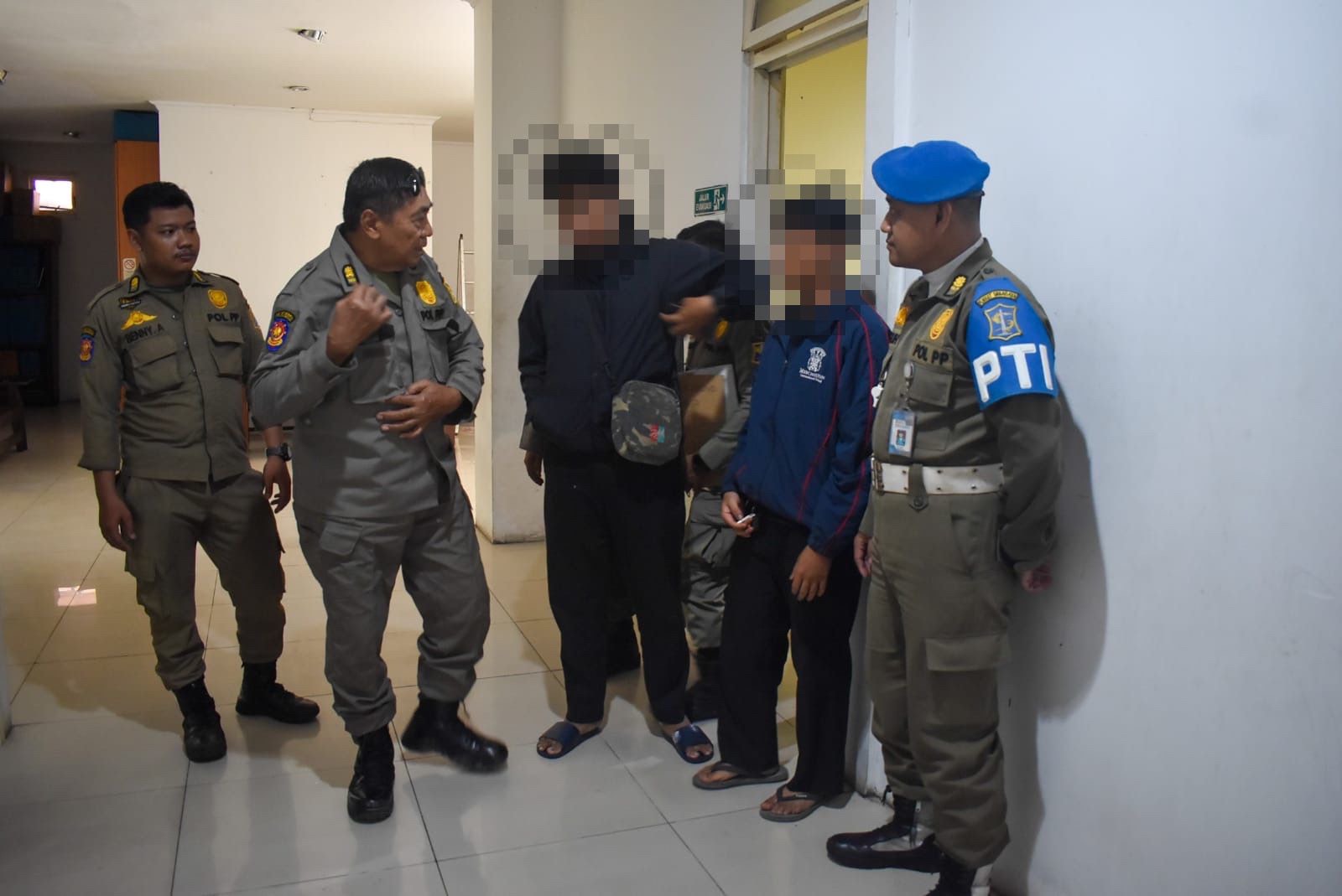 Satpol PP Surabaya beri Sanksi Cat Ulang Tembok