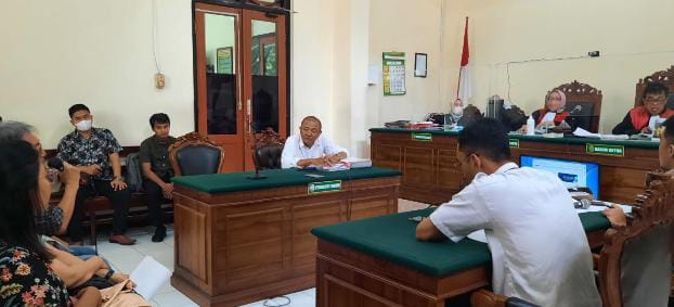 Suasana Sidang di Pengadilan Negeri Surabaya