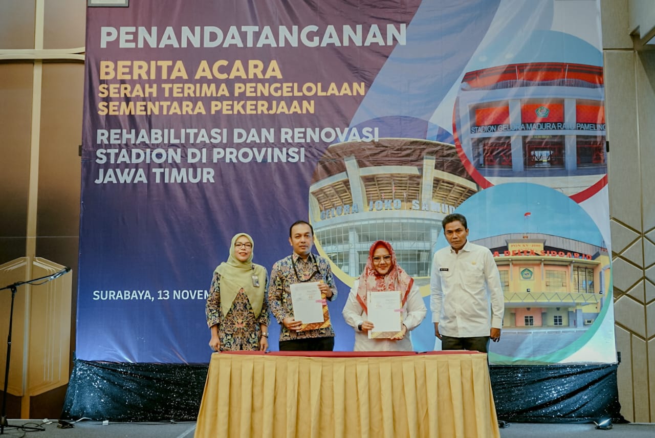 Plt Bupati Gresik Aminatun Habibah dan Kepala BPPW Provinsi Jawa Timur Airyn Saputri Harahap.