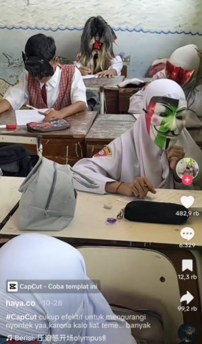 Viral Video Murid Pakai Topeng Hindari Mencontek