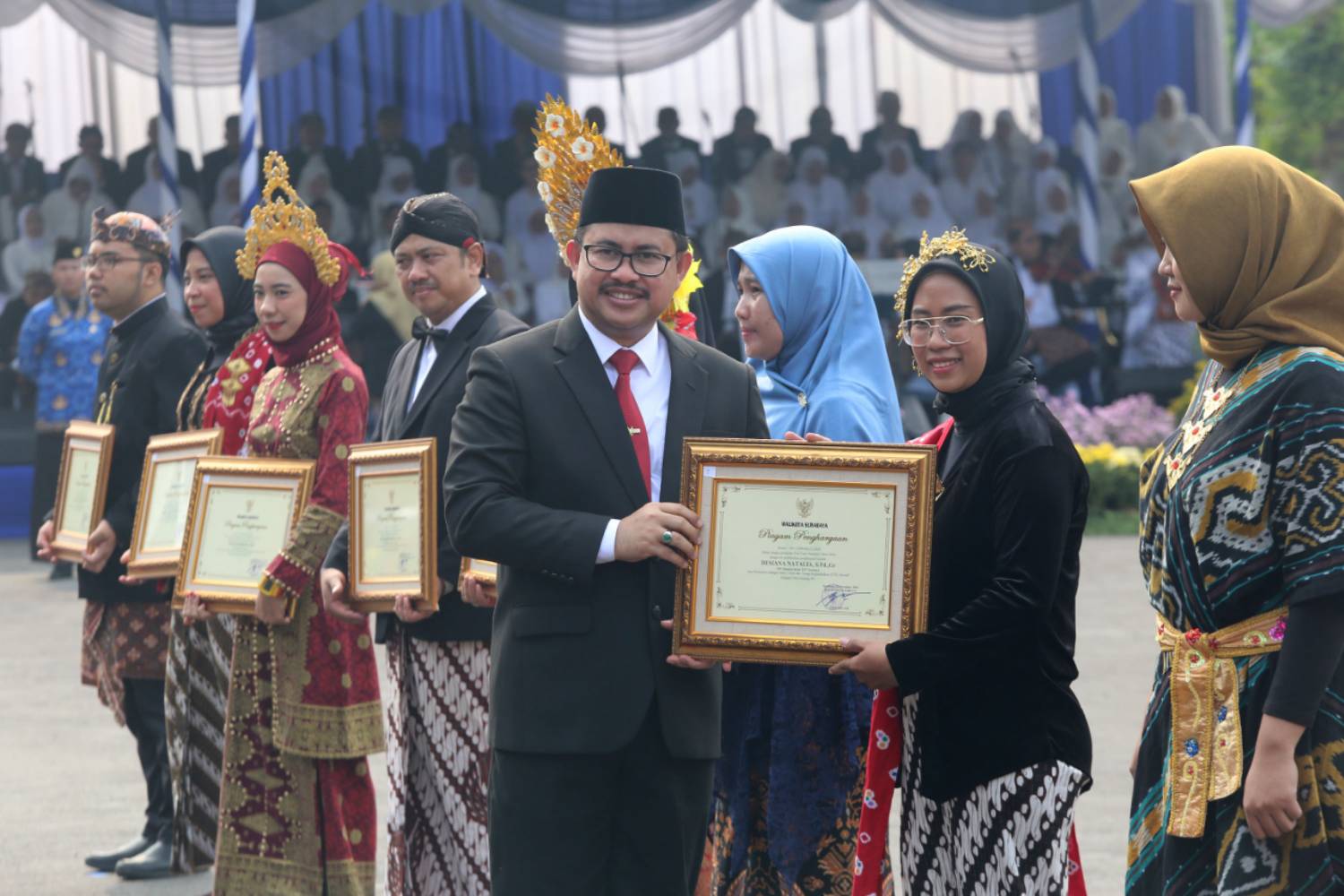 Pemkot Surabaya serahkan Penghargaan Satyalancana Karya Satya 