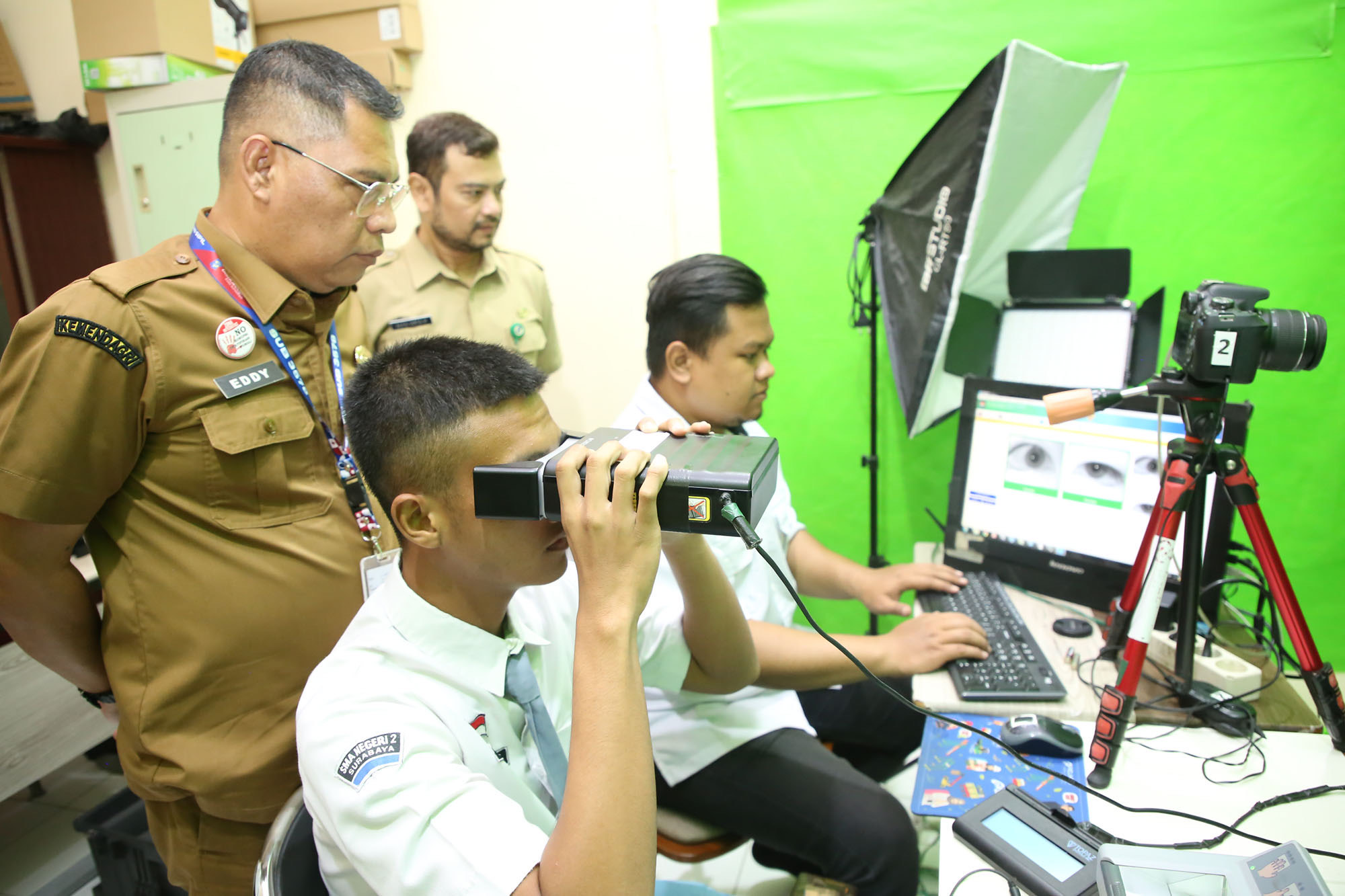 Dispendukcapil Surabaya Buka Layanan Perekaman KTP-el bagi Pemilih Pemula di MPP-Kelurahan