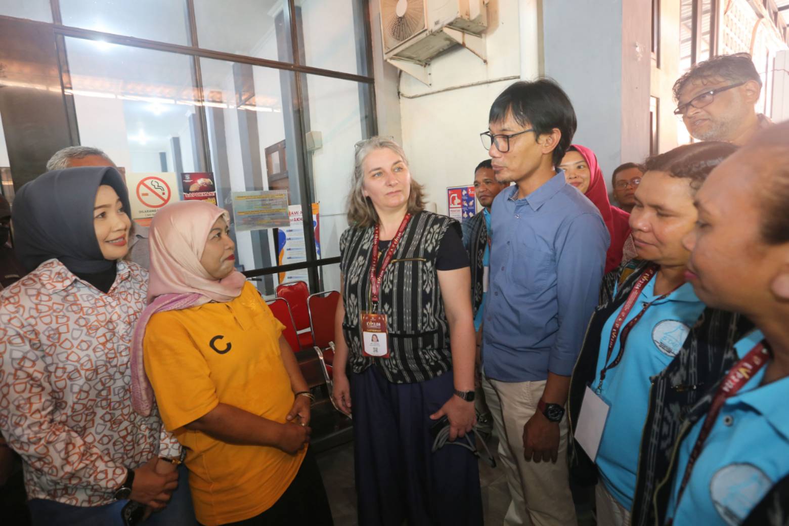 Dari TPS Liponsos Keputih Surabaya, Delegasi Asing Kagumi Proses Pilkada Indonesia