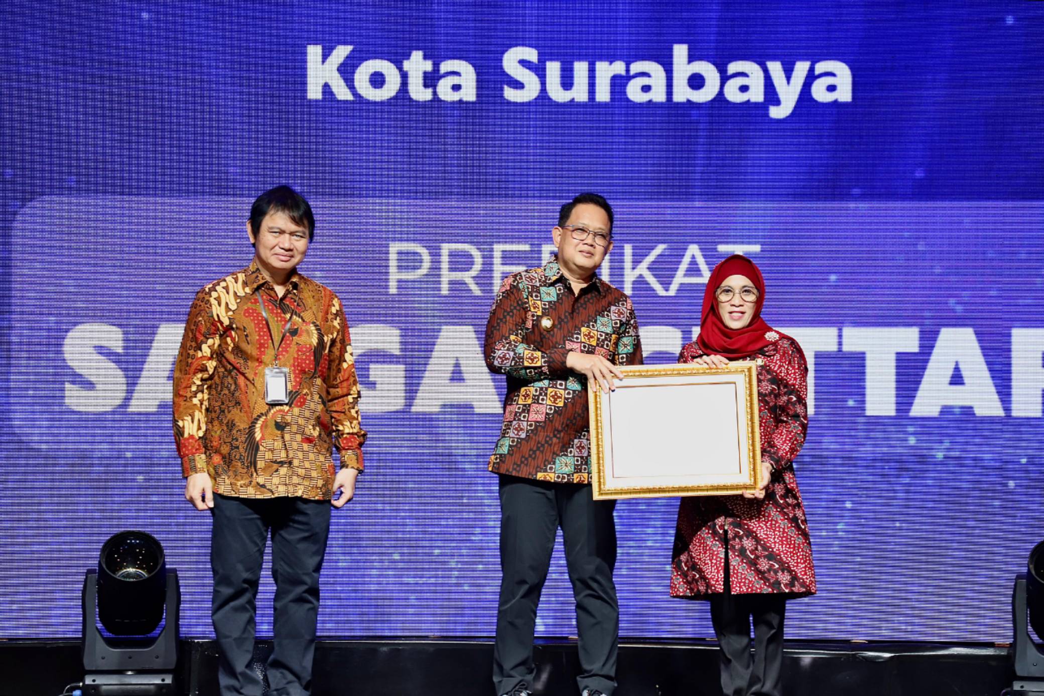 Pemkot Surabaya Raih Penghargaan