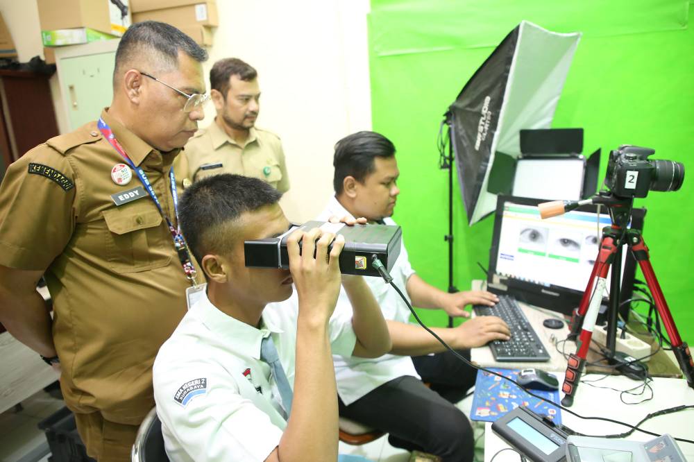 Dispendukcapil Surabaya melakukan percepatan perekapan KTP elektronik