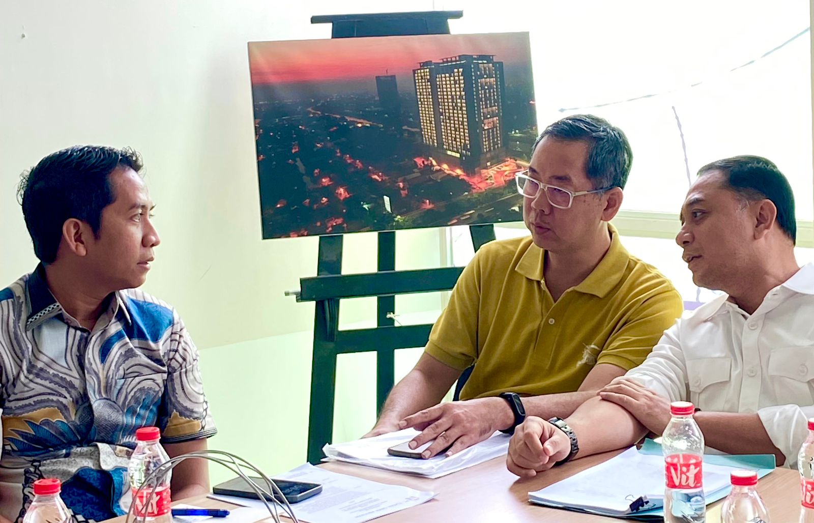 Wali Kota Surabaya Eri Bersama Komisi C DPRD Surabaya 