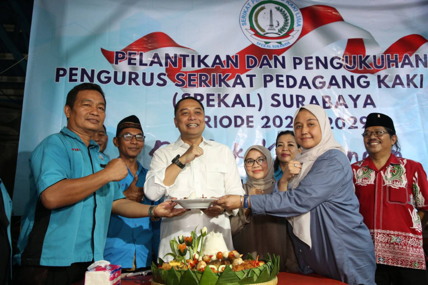 Wali Kota Eri Lantik Pengurus SPEKEL Surabaya 2024-2029