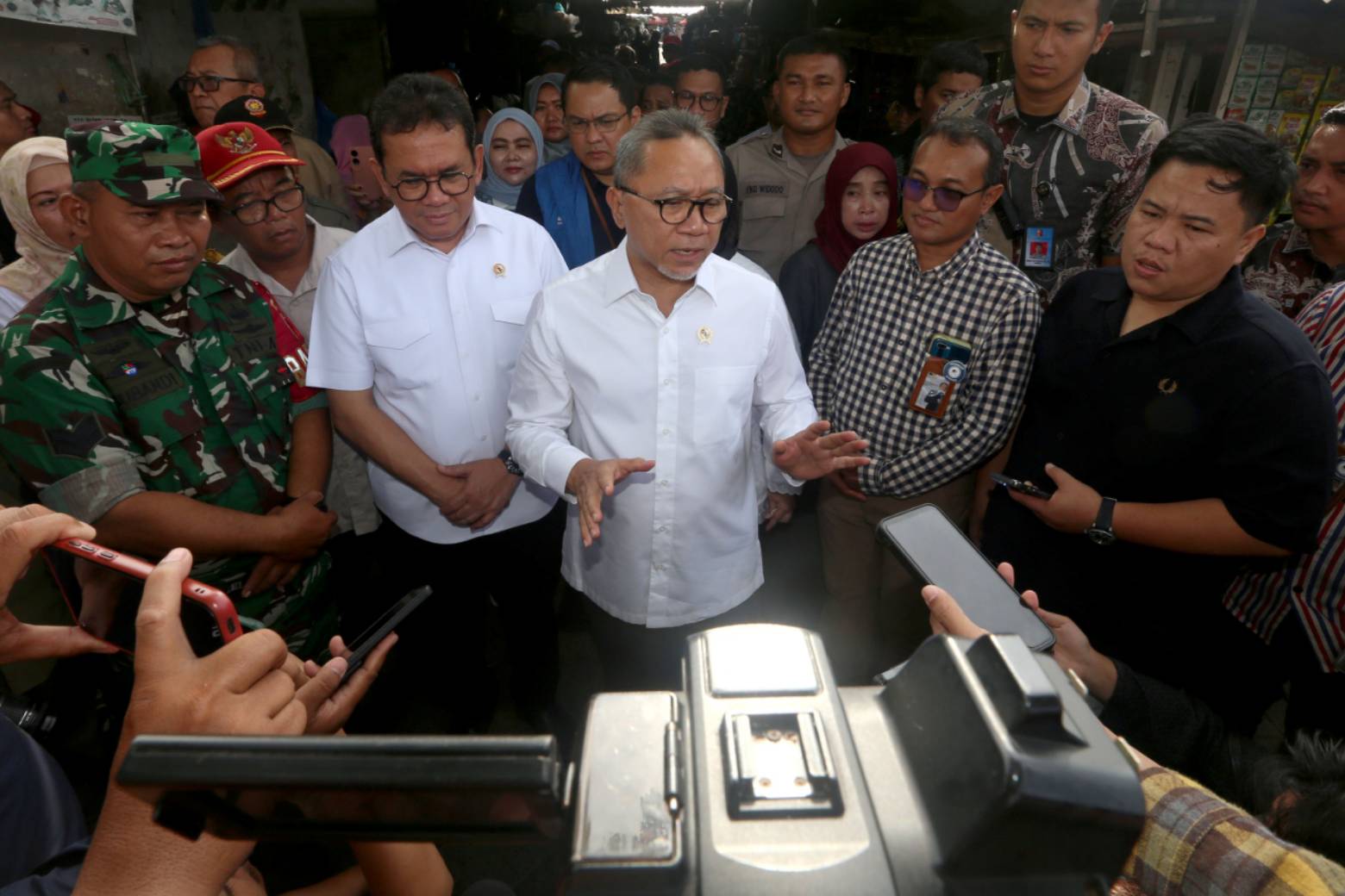 Menko Pangan dan Mendag Tinjau Pasar Dukuh Kupang Surabaya