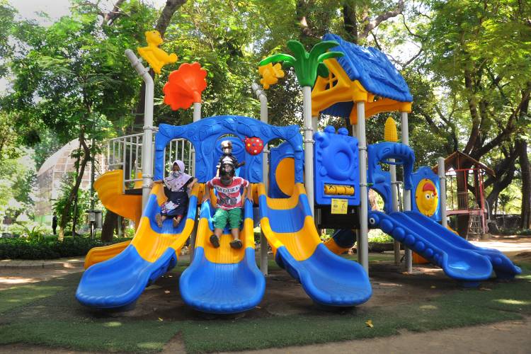 Pemkot Lengkapi 38 Taman Aktif di Surabaya dengan Perabot Bermain