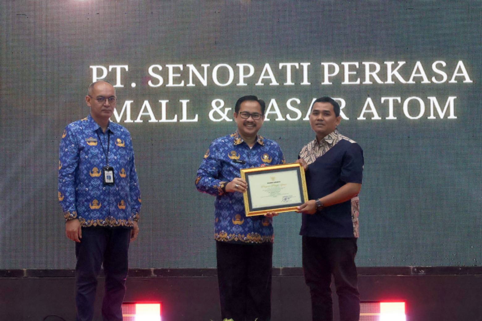 Pemkot Surabaya Beri Penghargaan 27 Pelaku Usaha