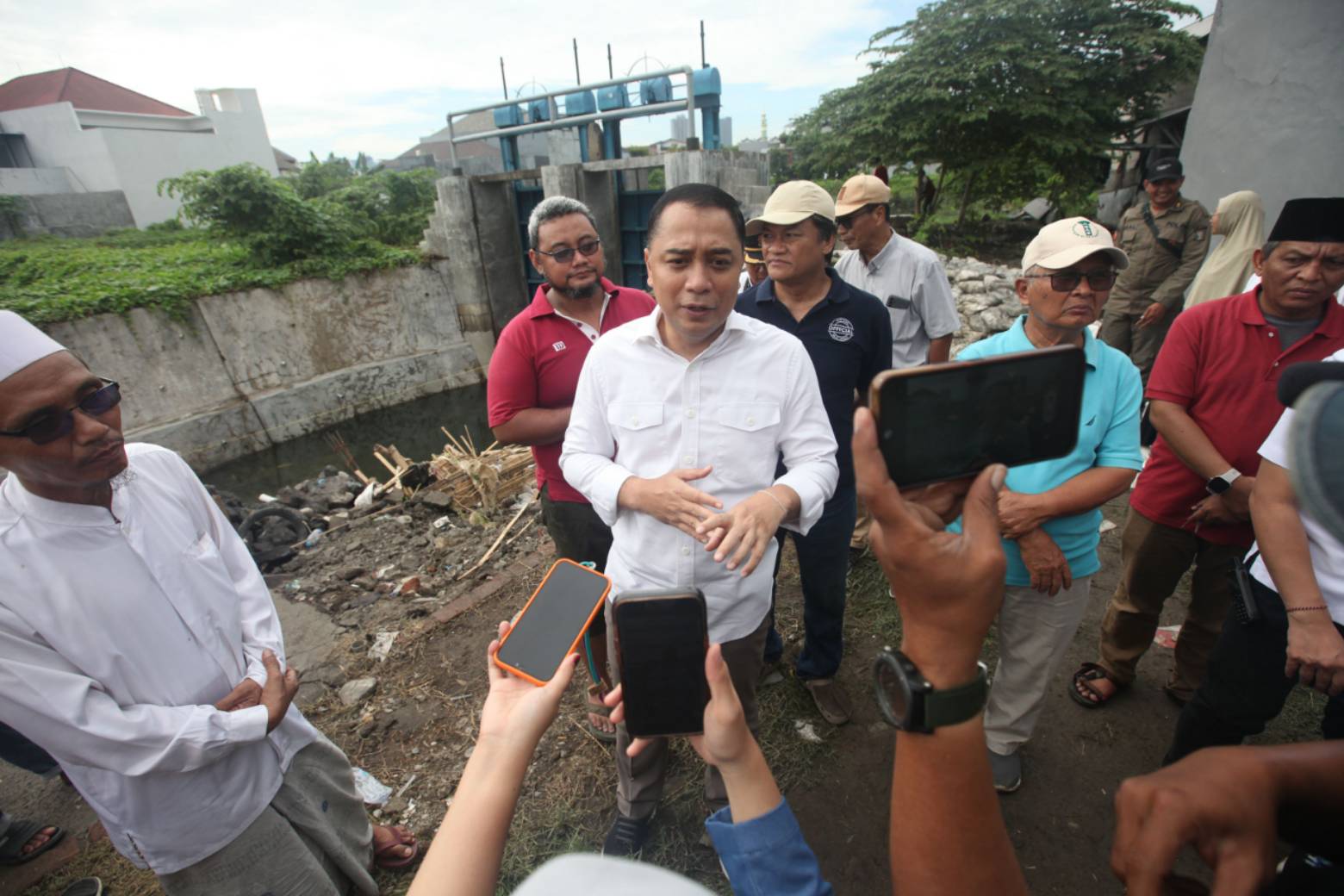 Wali Kota Eri Cahyadi Sidak Tanggul Jebol di Simo Hilir
