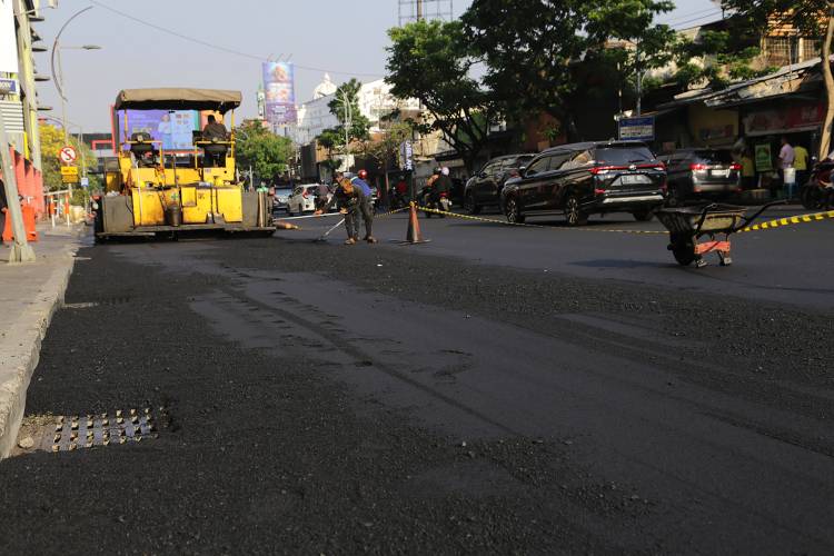 Pengaspalan Jalan di Surabaya 