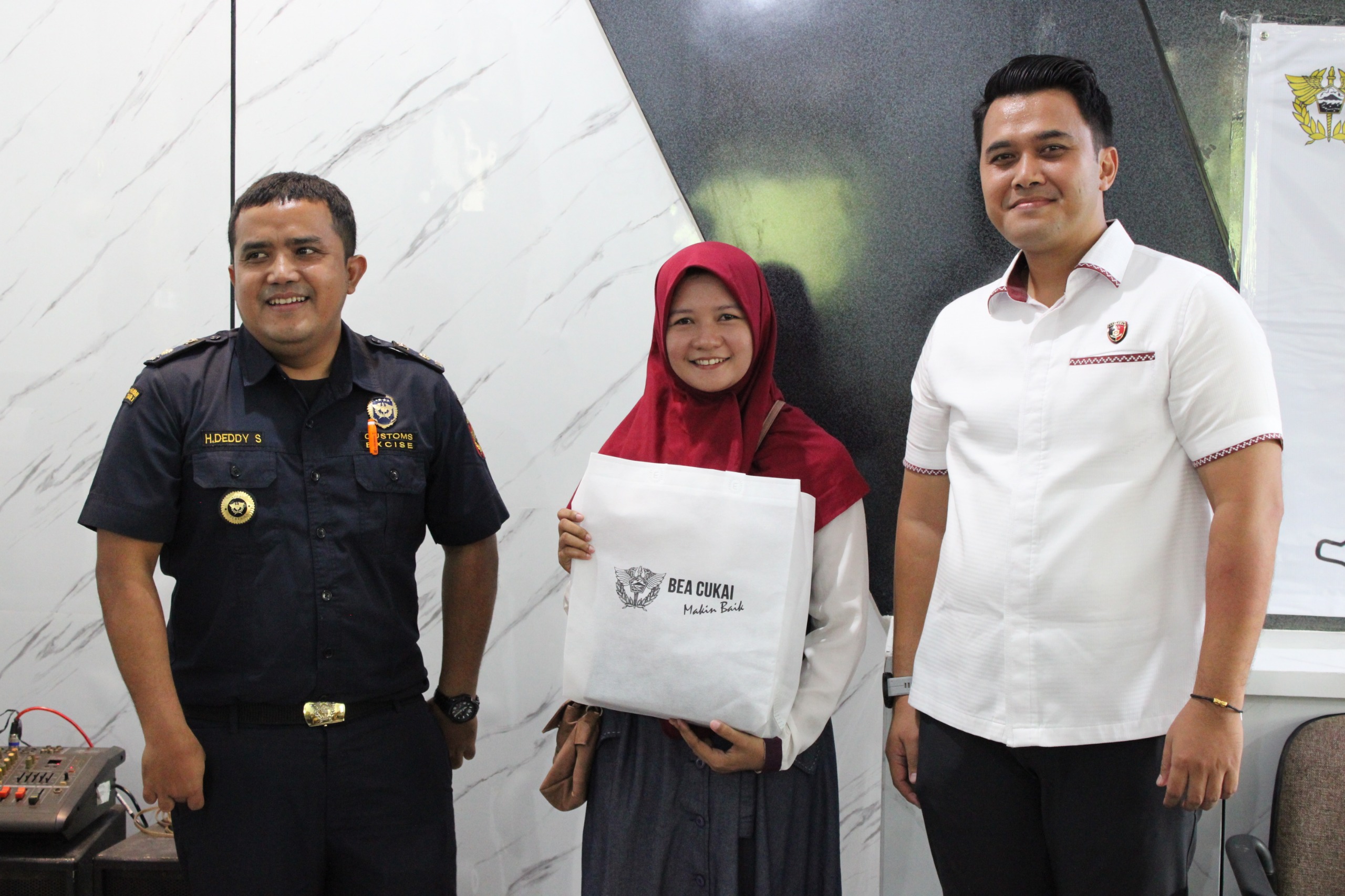Pemkot Surabaya dan Bea Cukai Sosialisasikan Gempur Rokok Ilegal