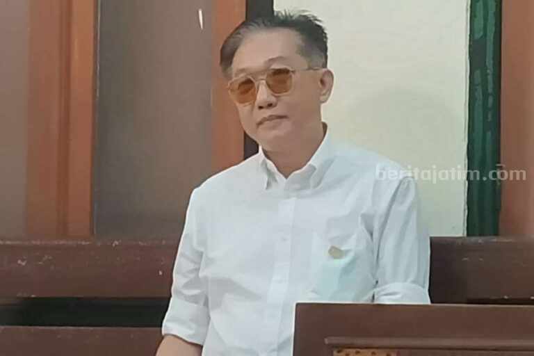Terdakwa Effendi Pujihartono di Pengadilan Negeri Surabaya
