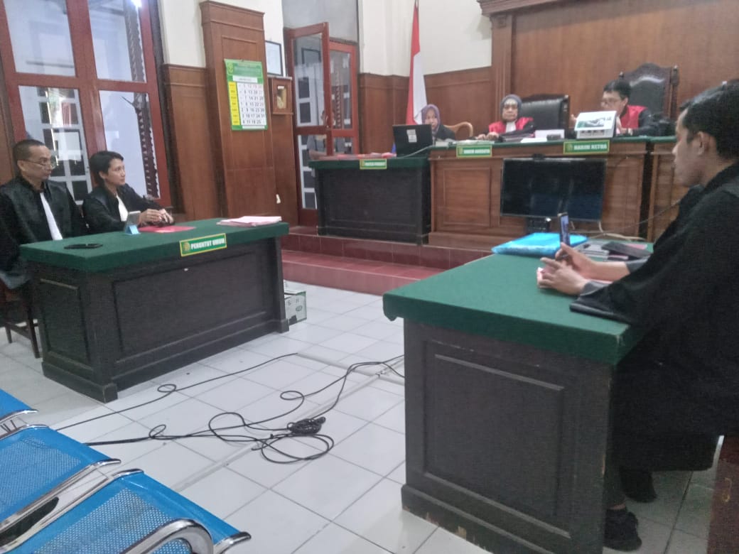 Suasana Persidangan terdakwa Effendi Pudjihartono di Pengadilan Negeri Surabaya
