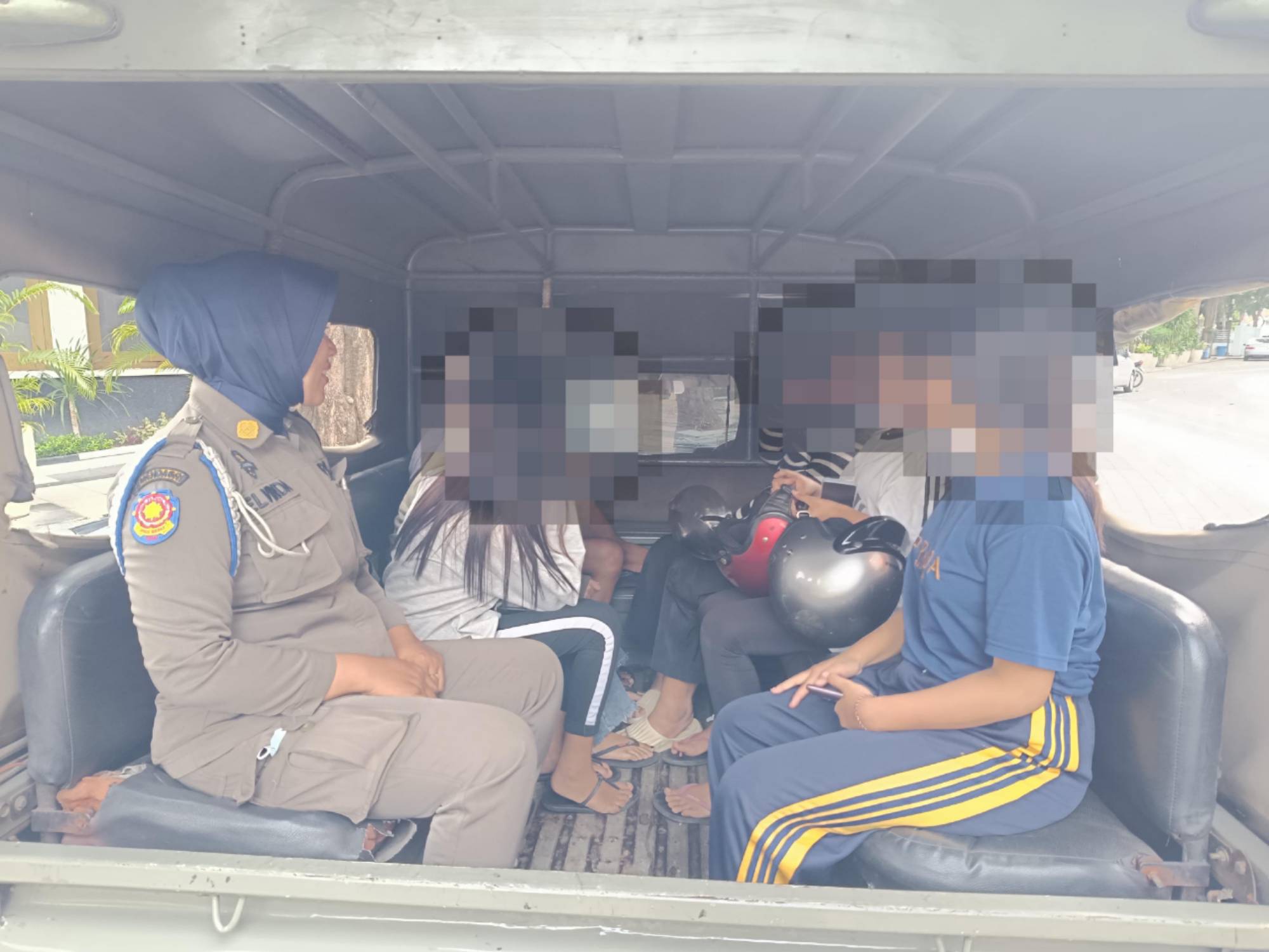 Satpol PP Surabaya Amankan Enam Remaja