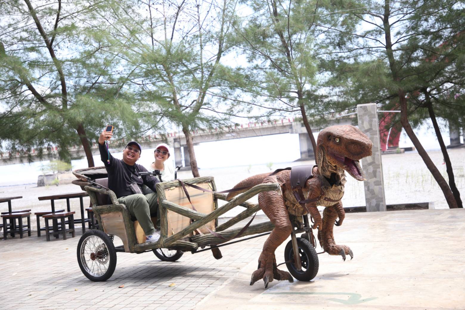 Wisatawan Nikmati Libur Panjang di THP Kenjeran