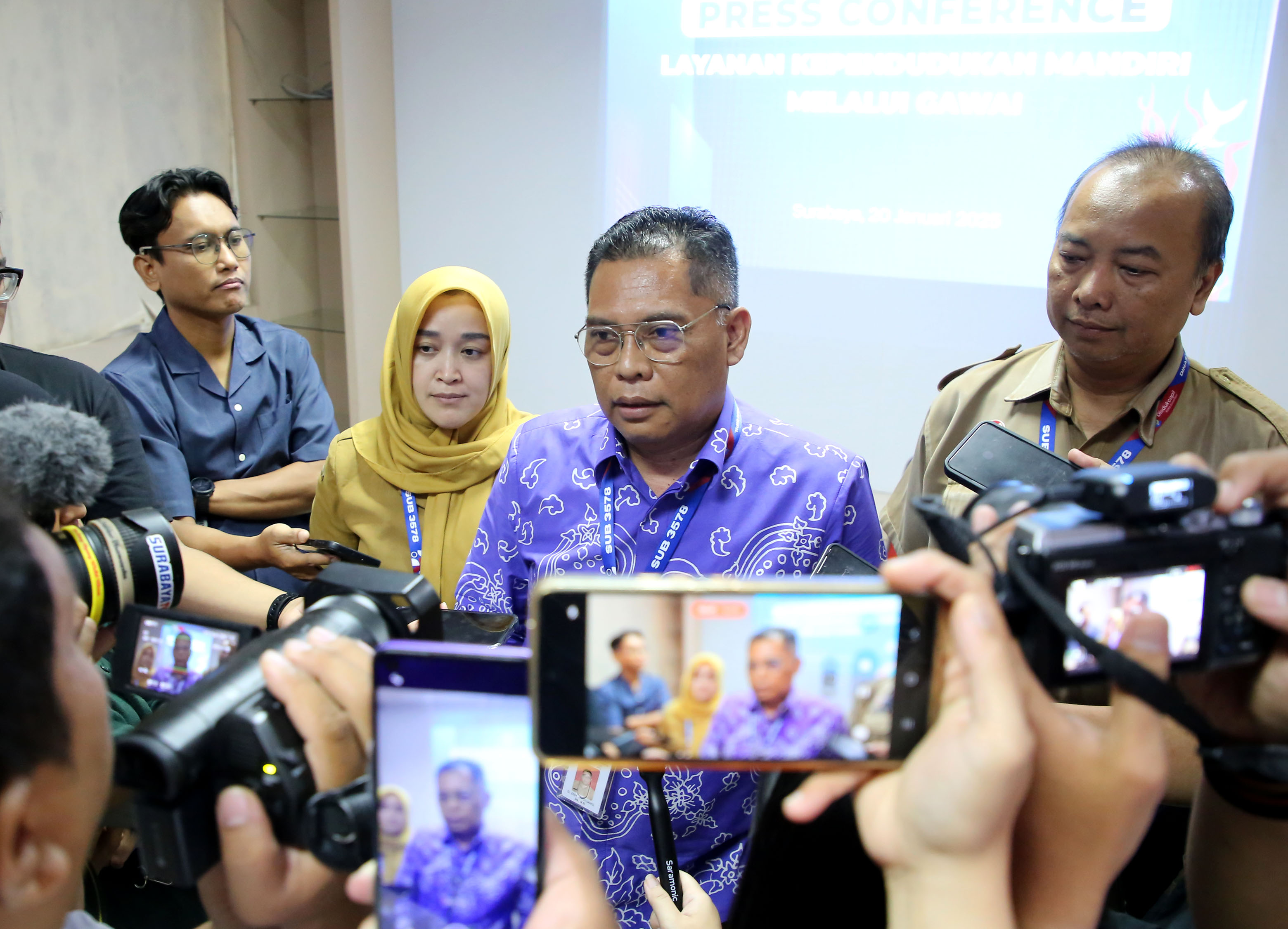 Kepala Dinas Kependudukan dan Pencatatan Sip Kota Surabaya Eddy Christijanto