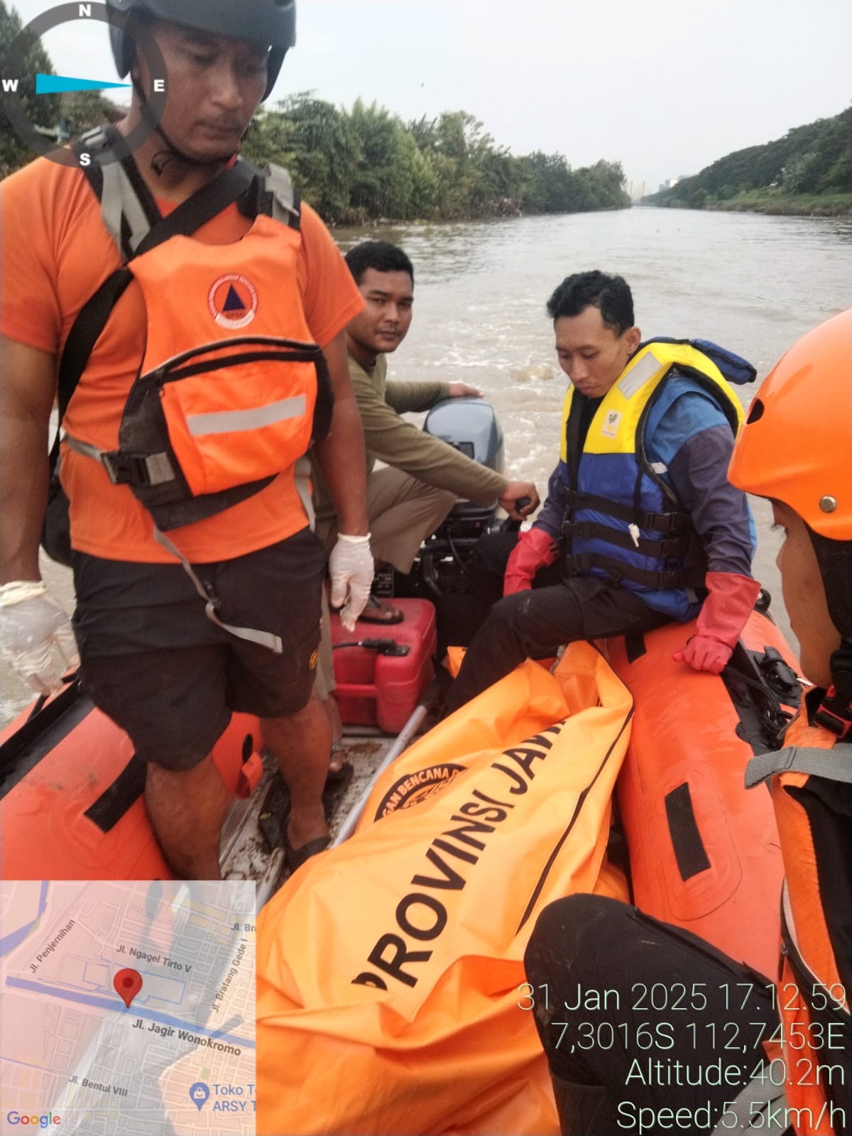 Korban Tenggelam di kali Jagir Wonokromo berhasil di temukan Tim SAR