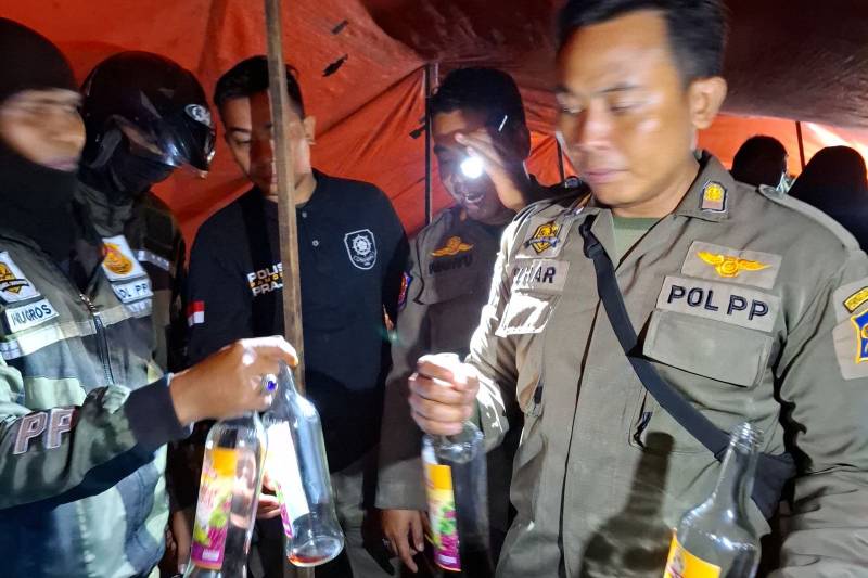 Satpol PP Surabaya Kembali Amankan 11 Muda-Mudi