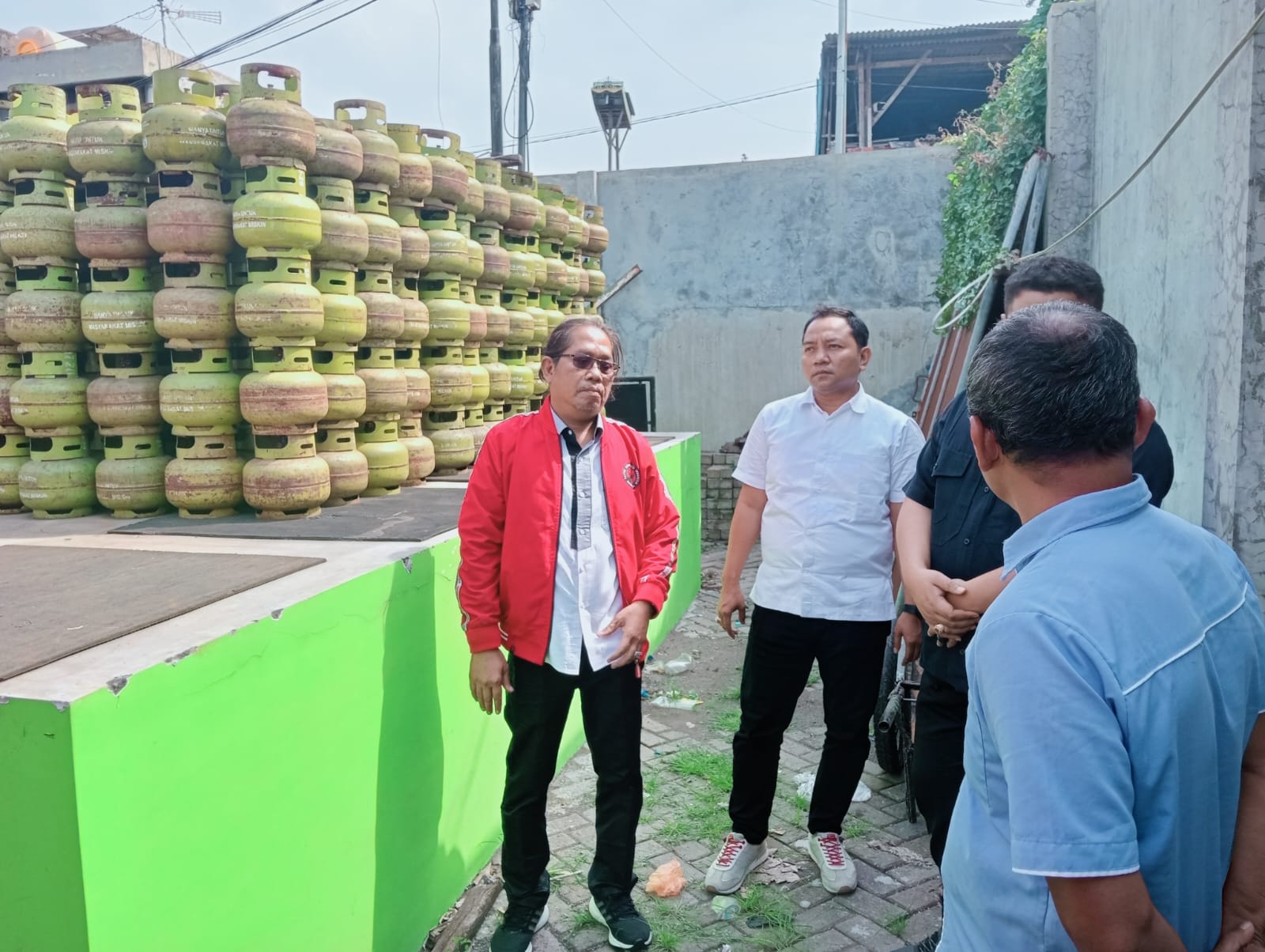 Fraksi PDIP Perjuangan Sidak Pangkalan Elpiji 3 kilo gram di Surabaya 