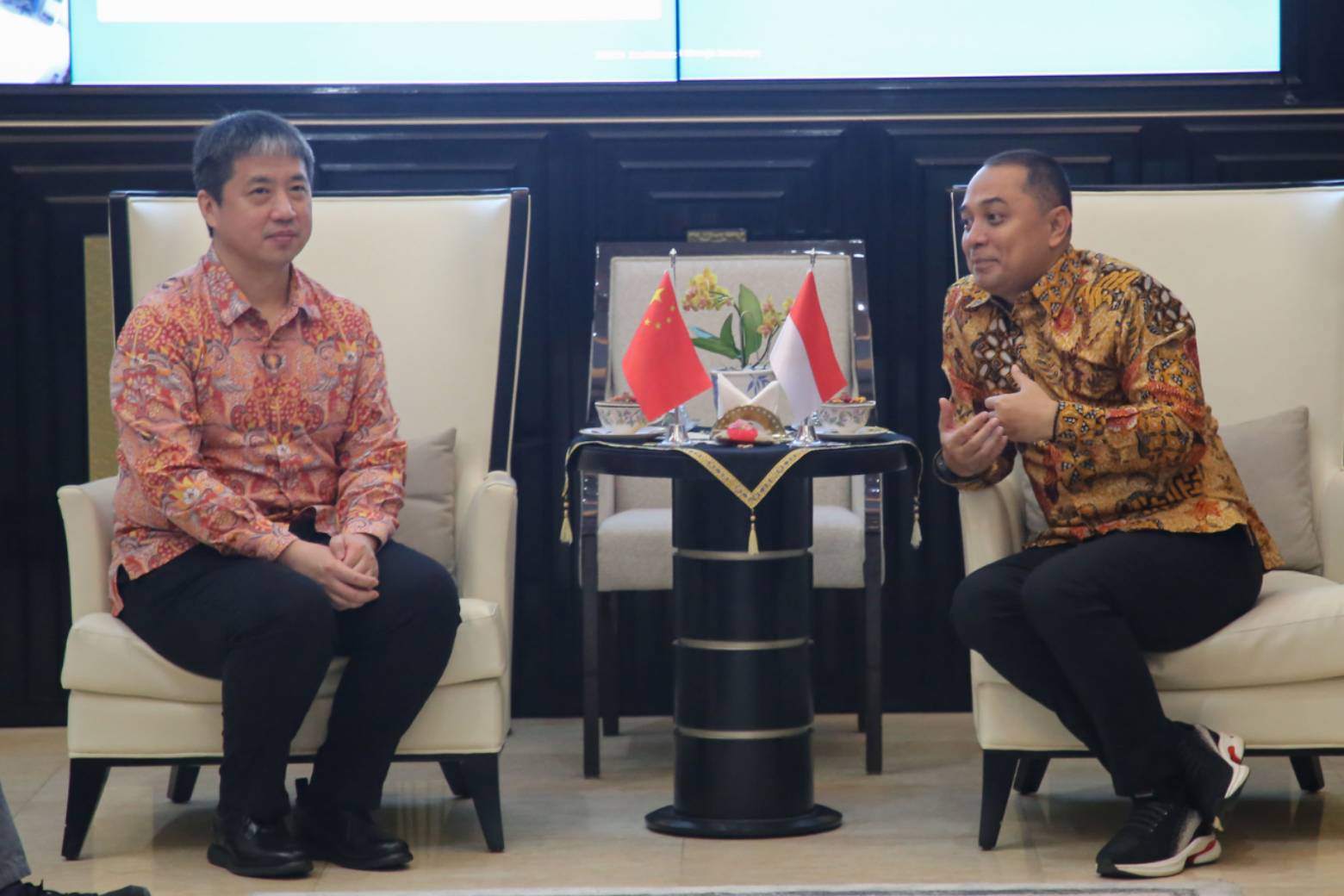 Wali Kota Surabaya Eri Cahyadi menyambut hangat kunjungan Konsulat Jenderal Republik Rakyat Tiongkok di Surabaya, Mr. Xu Yong