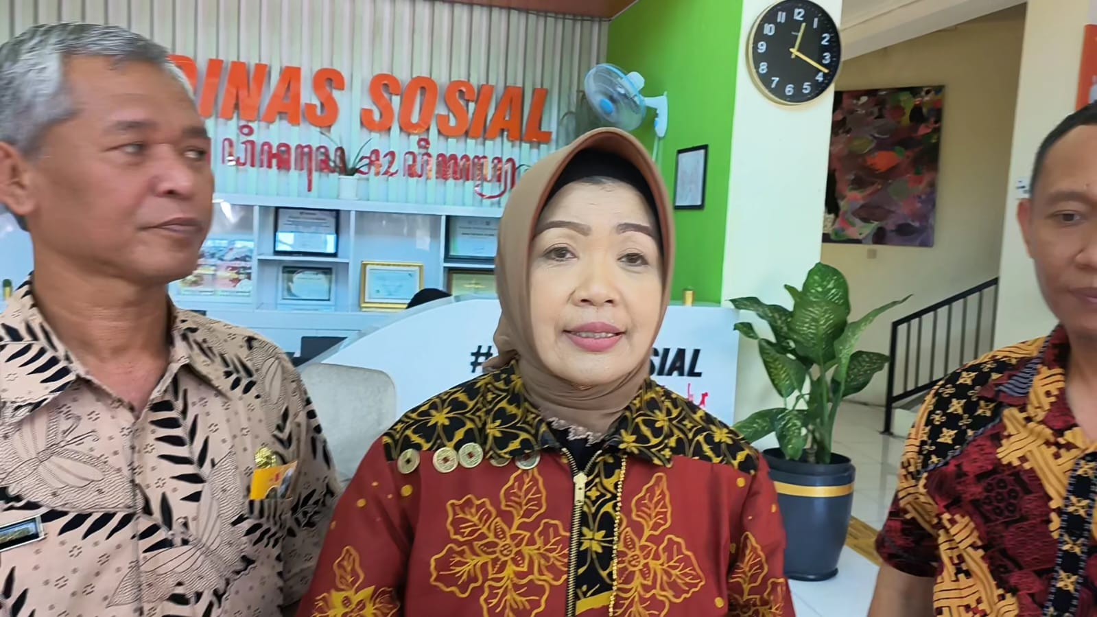 Kepala Dinsos Kota Surabaya, Anna Fajrihatin 