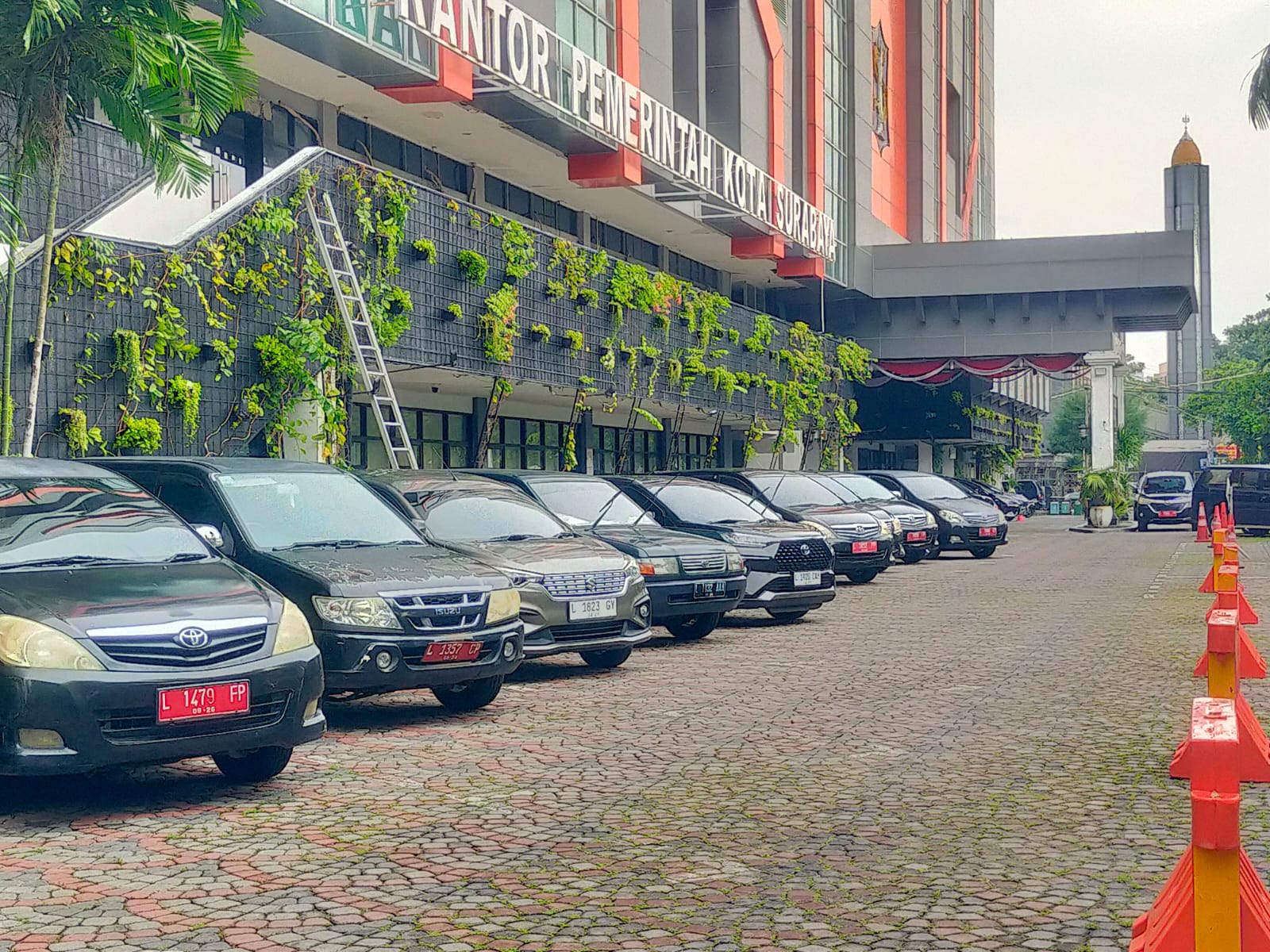 Pemkot Surabaya Kumpulkan Mobil Dinas ASN Jelang Lebaran 2025