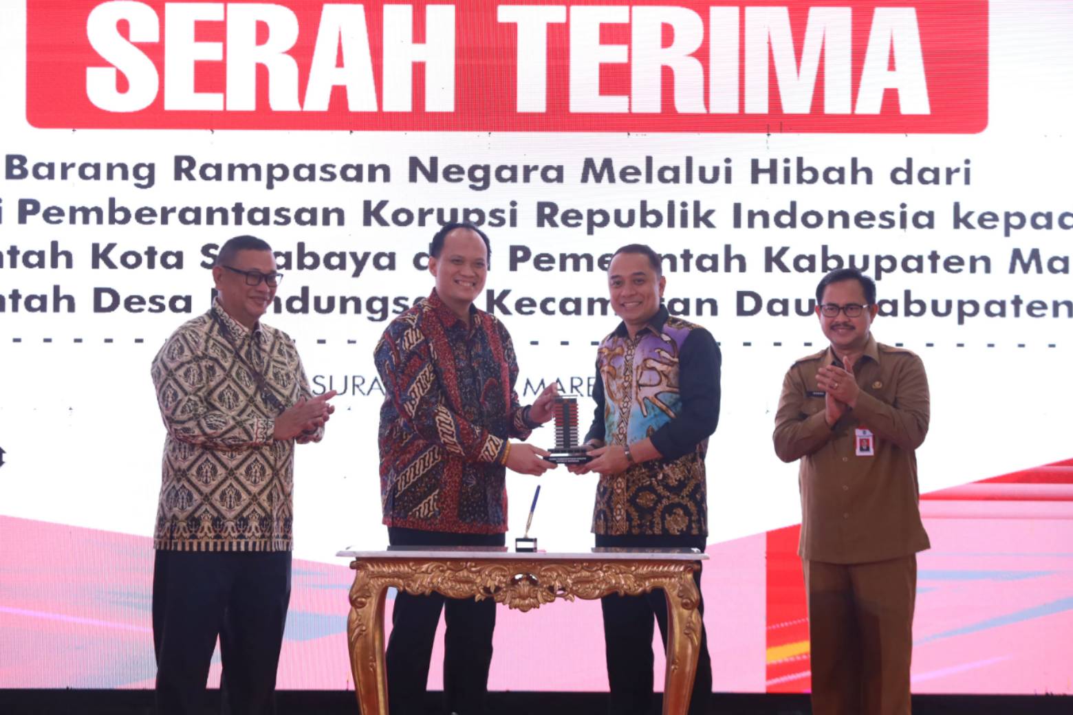 Pemkot Surabaya Terima Hibah Barang Rampasan Negara dari KPK Senilai Rp11,756