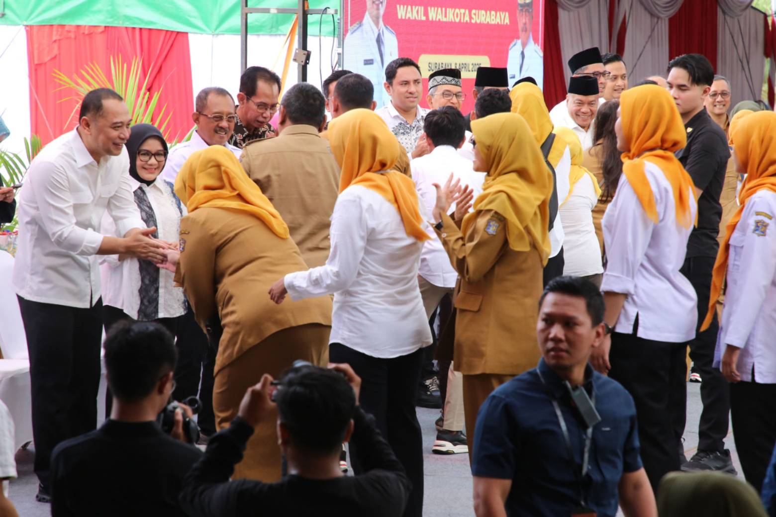 Ribuan ASN dan Staf Pemkot Surabaya Ikuti Halal Bihalal Bersama Wali Kota Eri