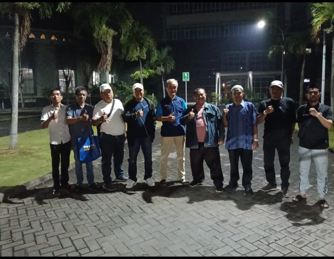 Rudi Mulyono Bersama Team Yayasan Yatim Mandiri 