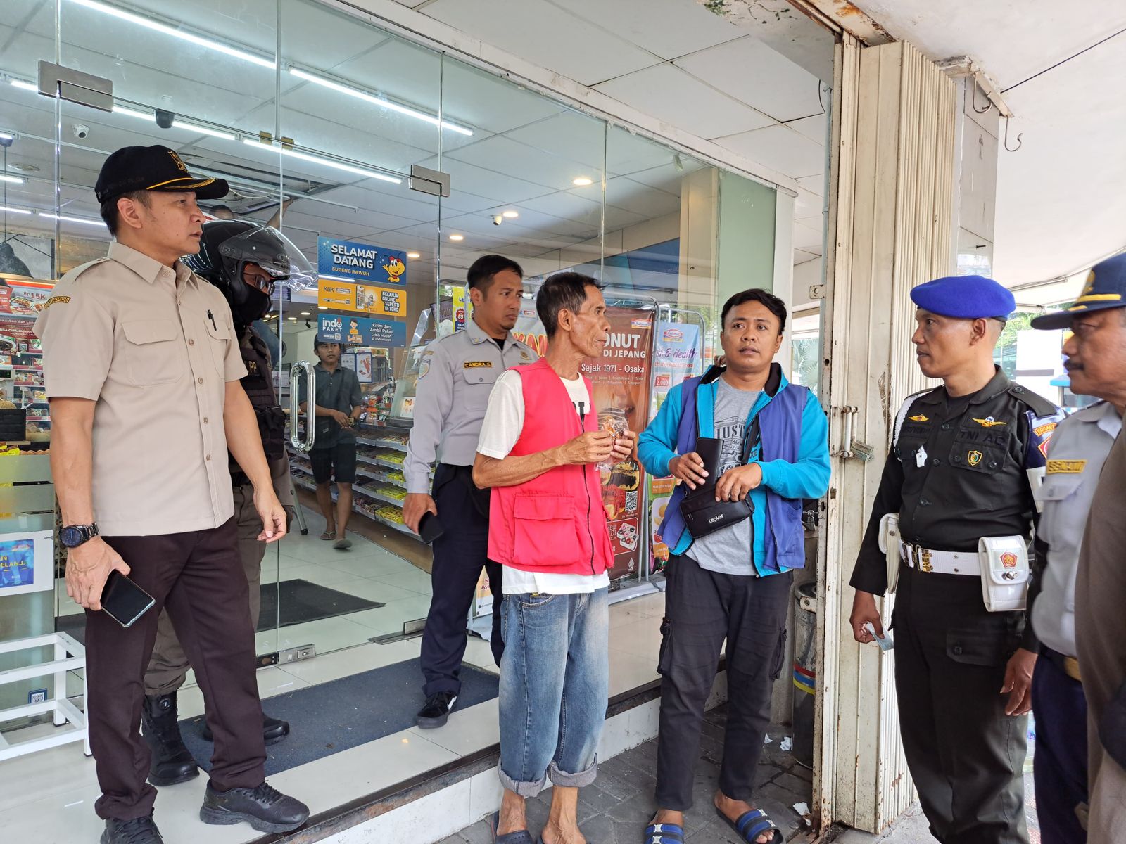Pemkot Surabaya Tindak 18 Jukir Liar di 16 Titik Toko Modern