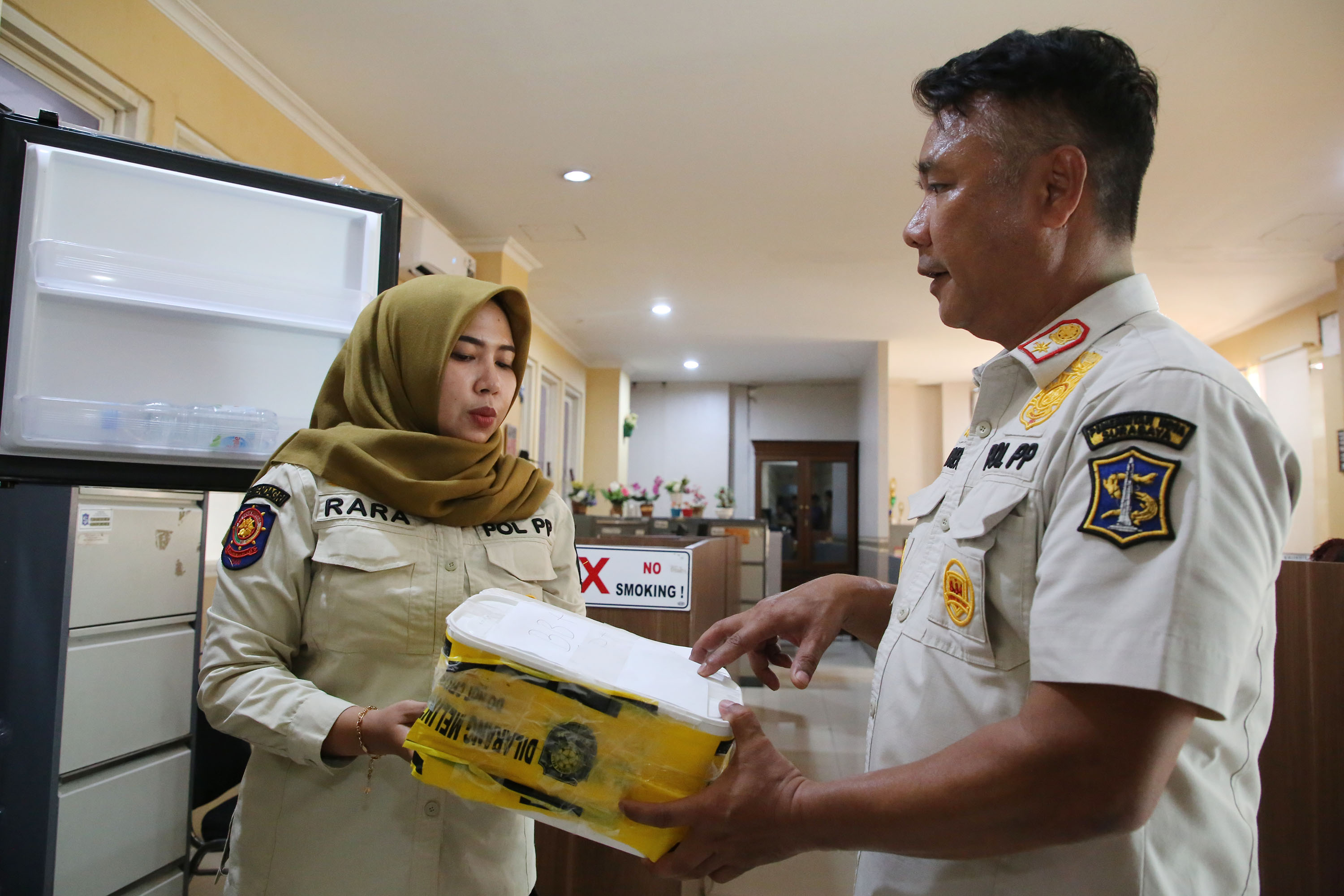 Satpol PP Surabaya Kirim Sampel Es Krim Beralkohol ke BPOM untuk Uji Kandungan