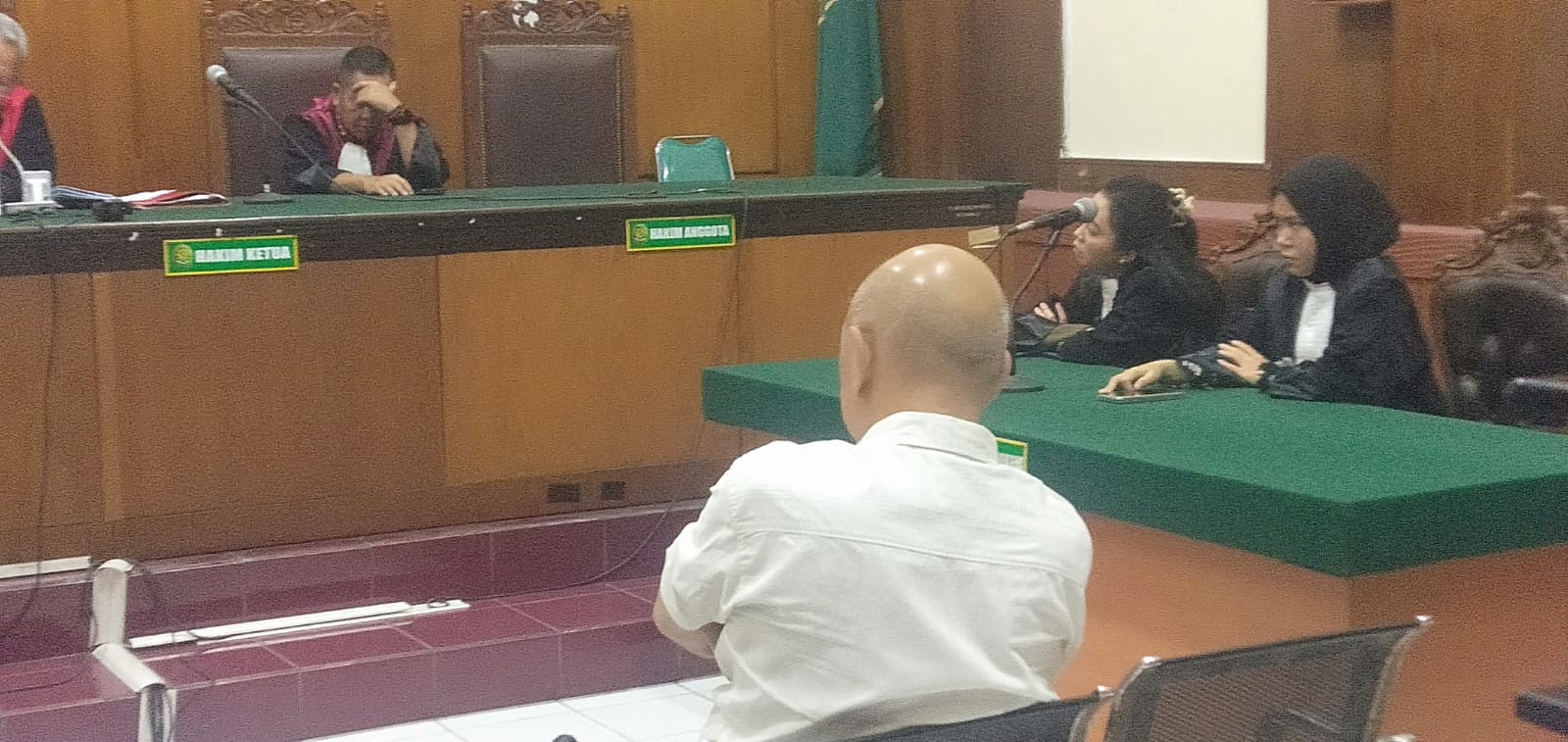 Suasana Sidang di Pengadilan Negeri Surabaya 