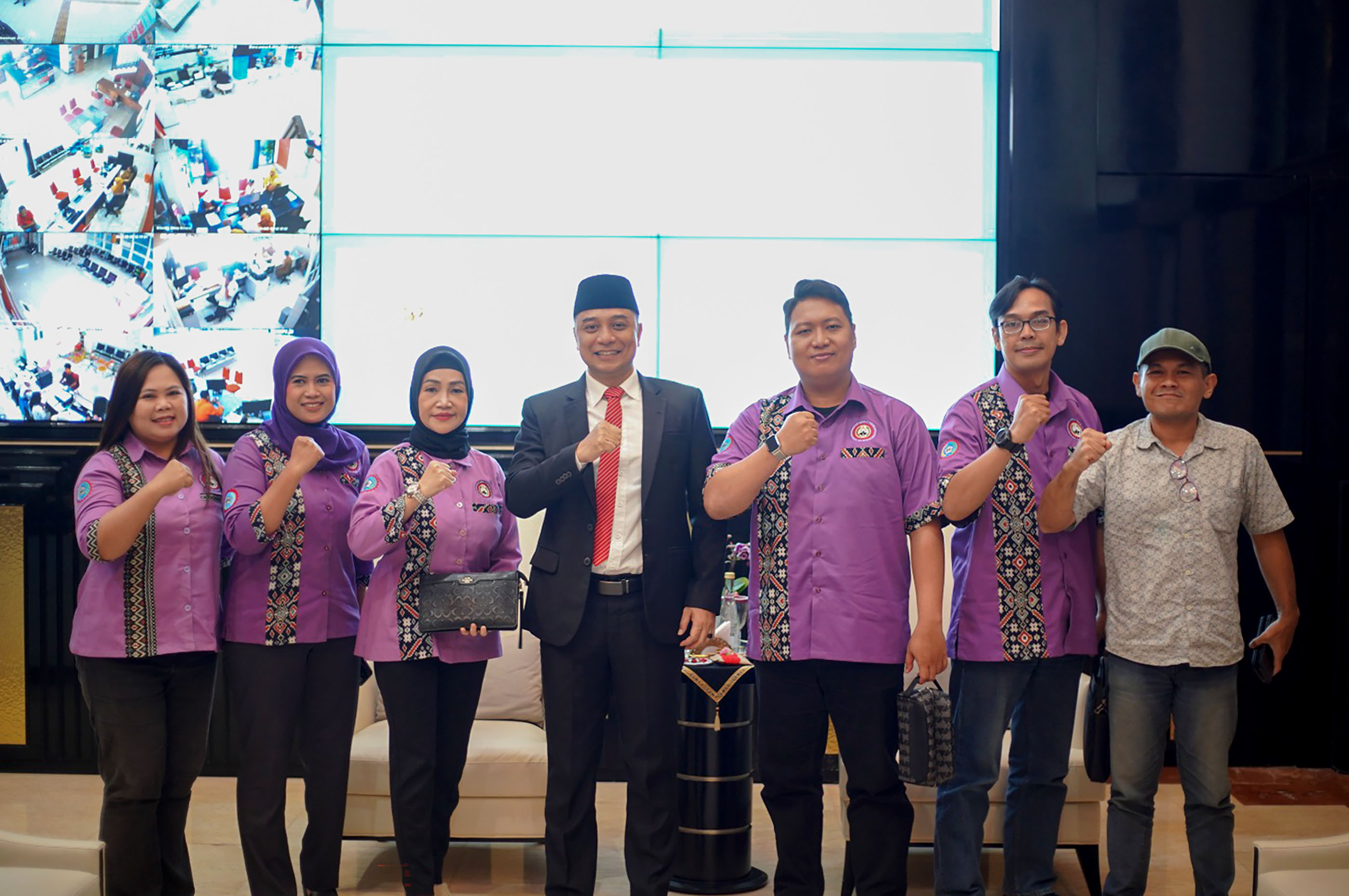 Wali Kota Eri Bersama Serikat Parekraf Surabaya 