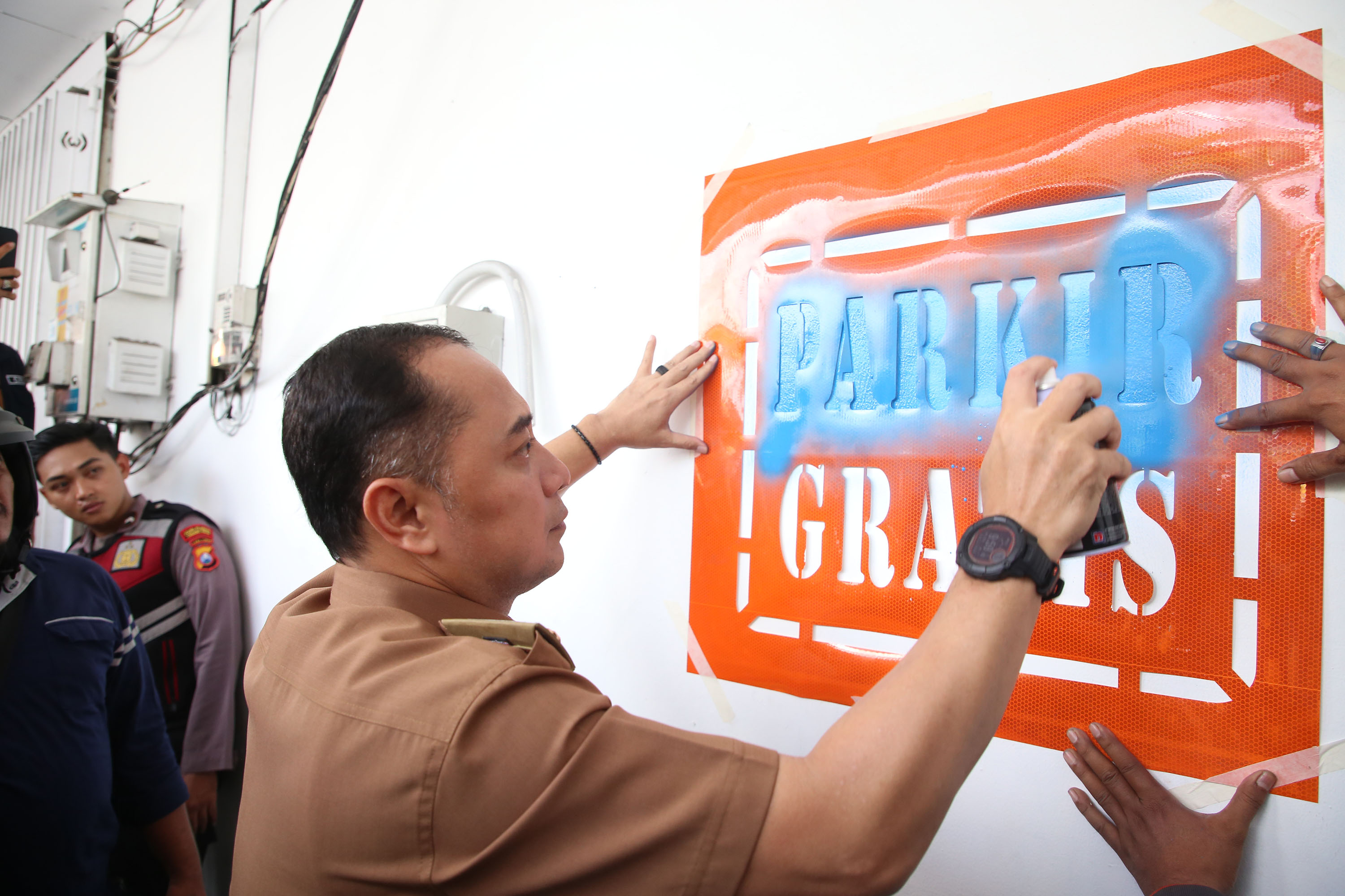 Pemkot Surabaya Juga Tertibkan Izin Parkir di Rumah Makan
