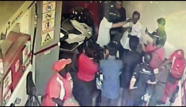 Gambar CCTV ketika Wawali Armuji sidak di pom bensin di duga bawa bensin dari luar pom 