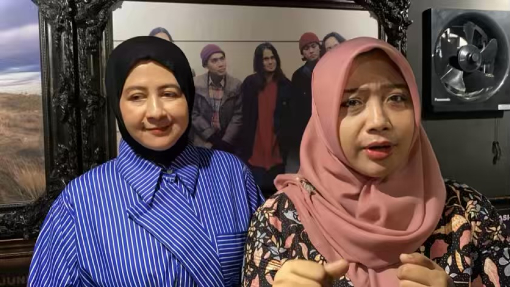 Fika & Ratna,Pengunjung Kopi Dewa19