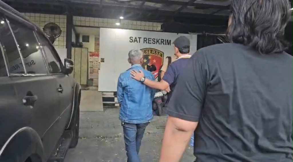 foto tersangka pencurian tiang besi rambu dishub