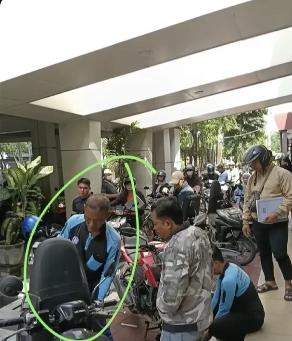 foto salah satu tangkapan oknum petugas samsat manyar 